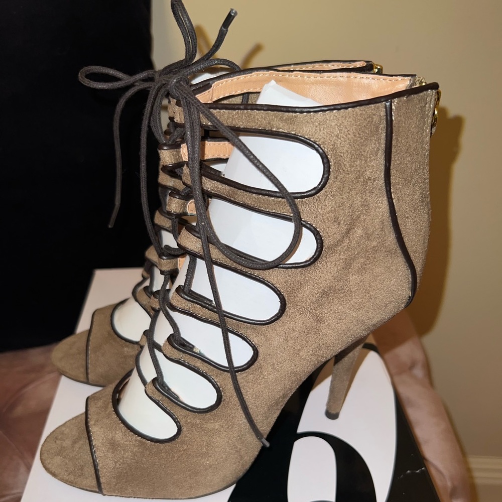 NINE WEST LACEY KHAKI LACEUP HEELED SANDALS